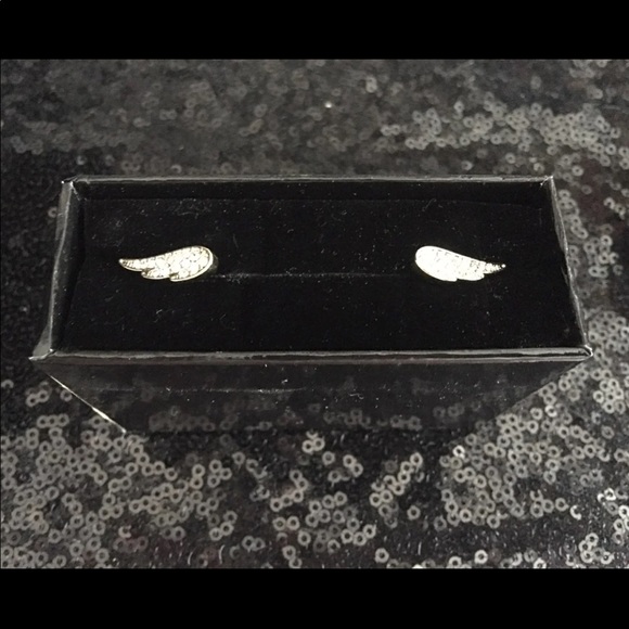 Victoria's Secret Jewelry - Victoria’s Secret Angel wings bracelet Victoria's Secret Jewelry - Victoria’s Secret Angel wings bracelet